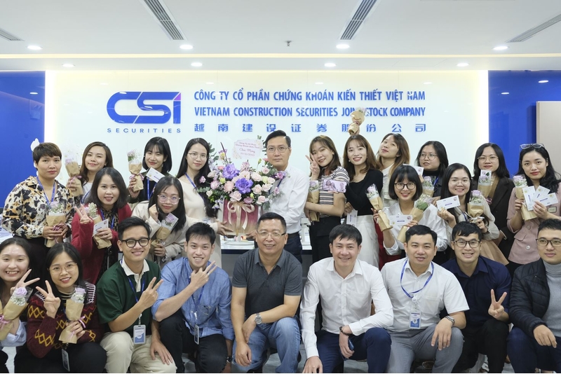 Tập thể CSI trong lễ kỷ niệm ngày Phụ nữ Việt Nam 20/10