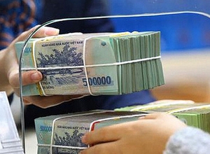 Người dân ngày càng "chán" gửi tiết kiệm, có tháng rút ròng khỏi ngân hàng